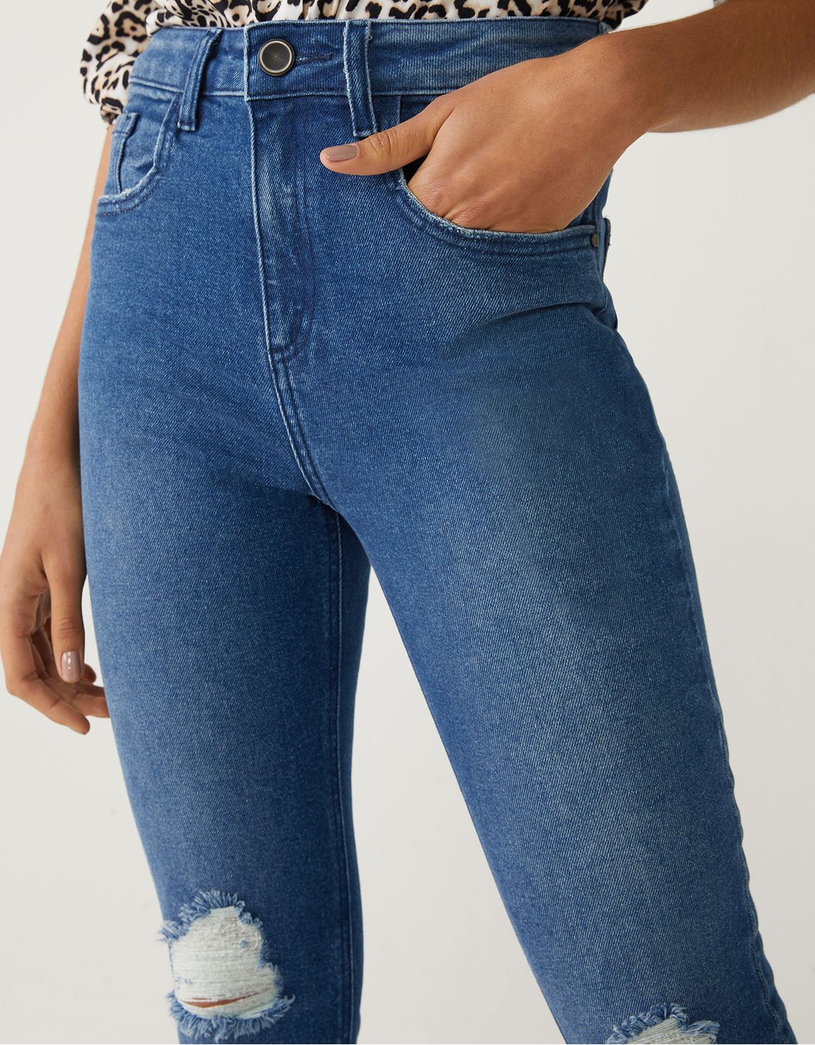 Calça jeans skinny cintura média