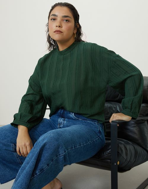 Blusa ampla gola alta