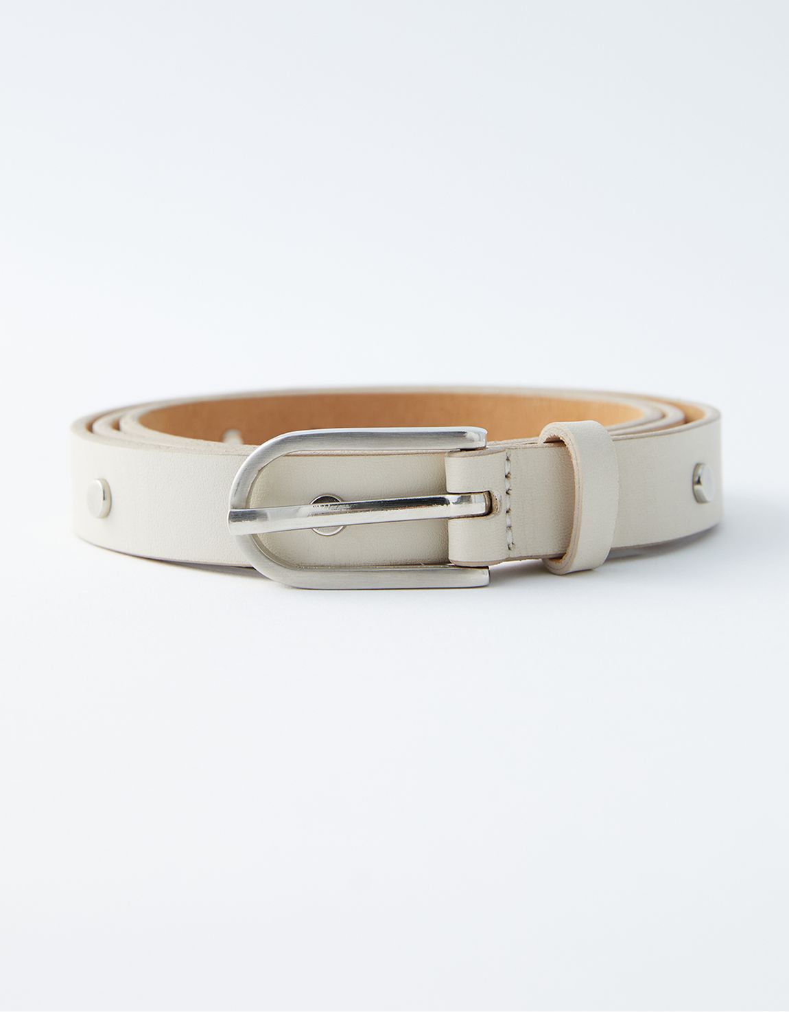 Cinto fino tachas niquel