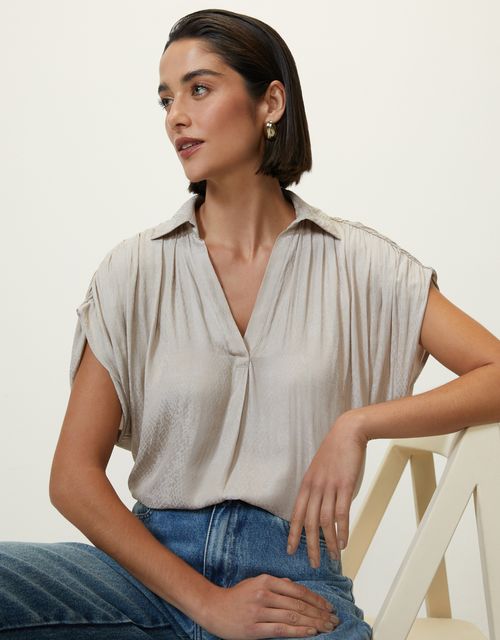 Blusa meia vista cobra acetinada