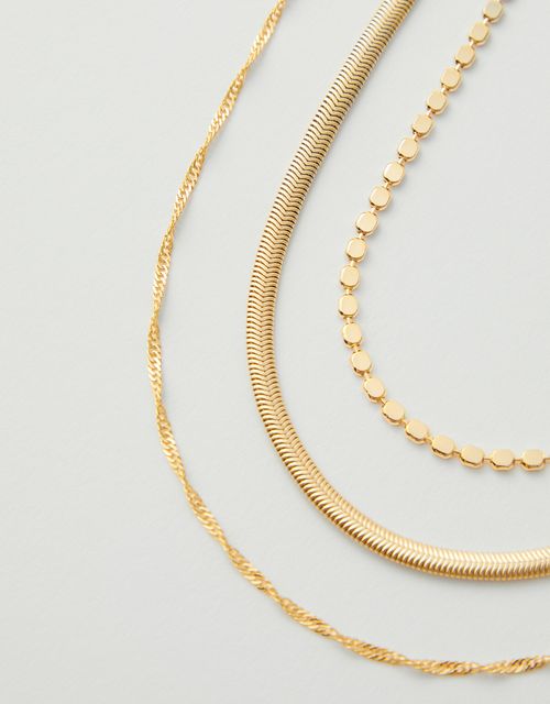 Conjunto de colares delicados dourado