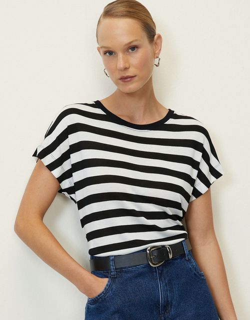 T-shirt listrada preta
