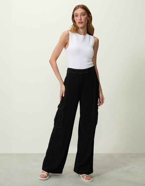Calça cargo com contraste