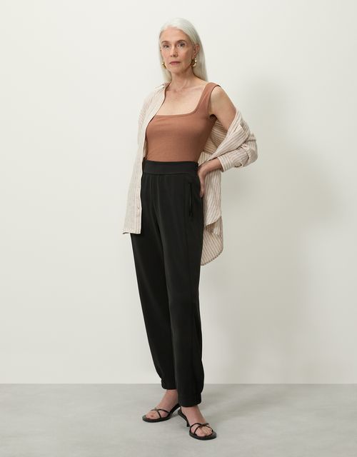 Calça jogger soft touch preta 360