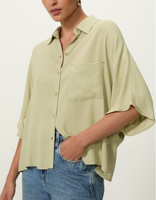 Camisa ampla pesponto contraste