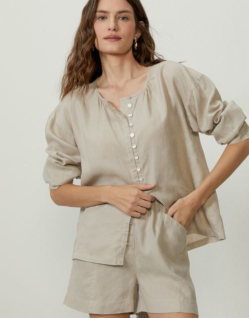 Blusa ampla decote botões