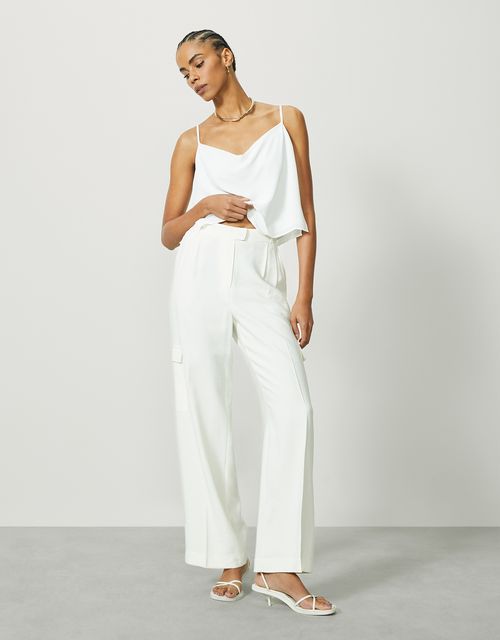 Calça pantalona utilitária