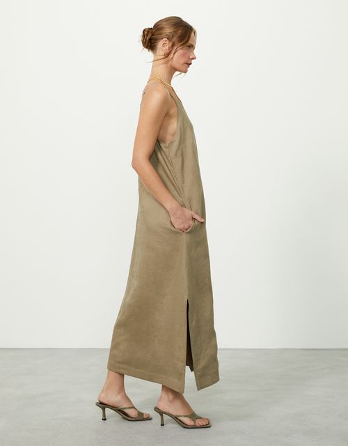 Vestido evasê decote reto