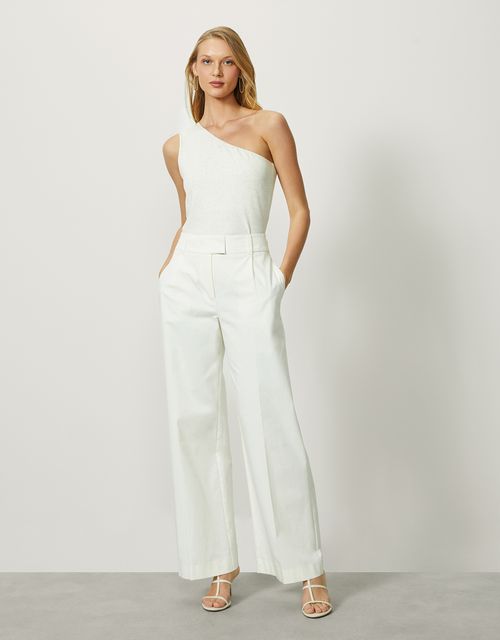 Calça pantalona com prega