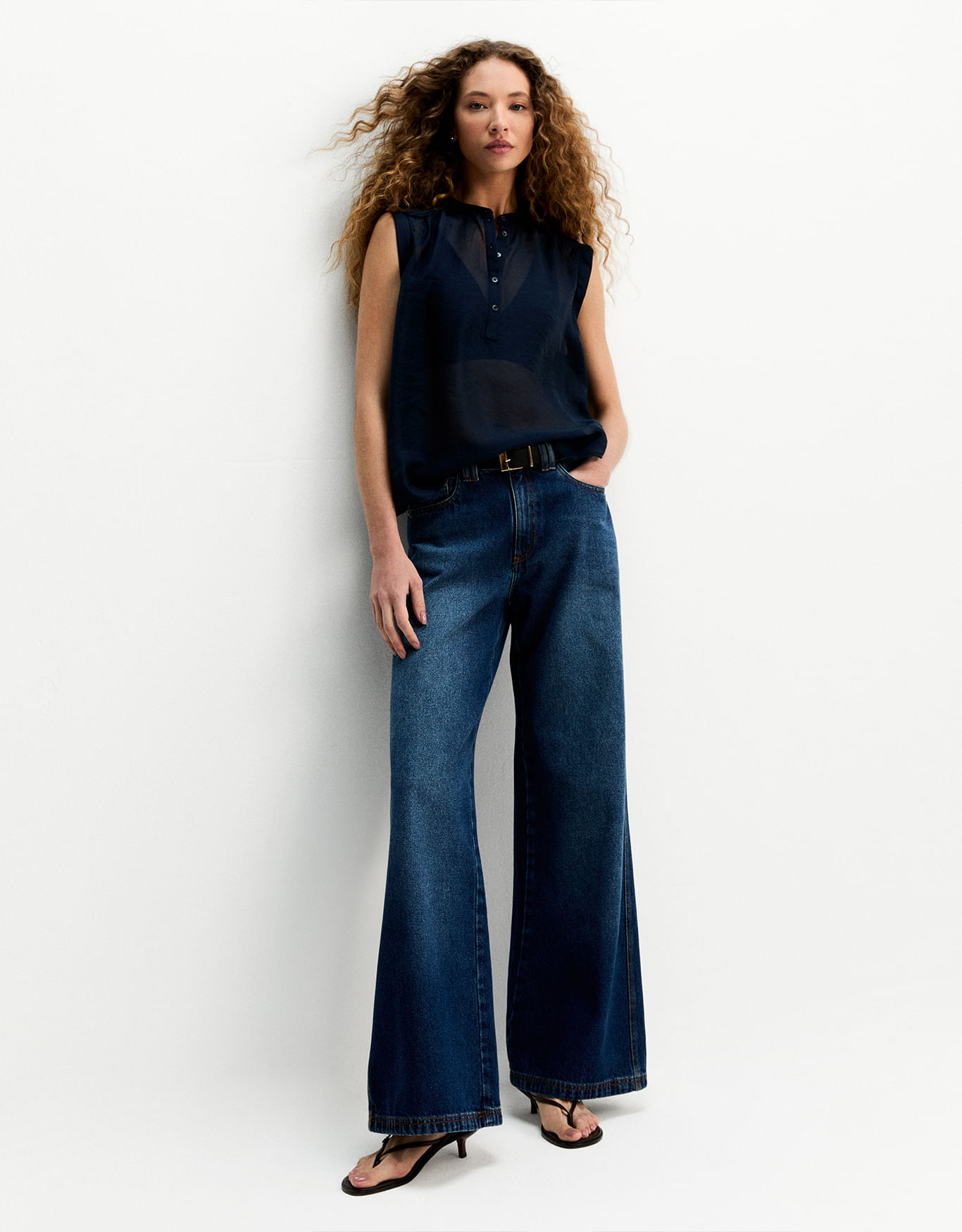 Calça jeans pantalona cintura média