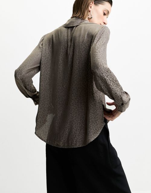 Blusa acetinada