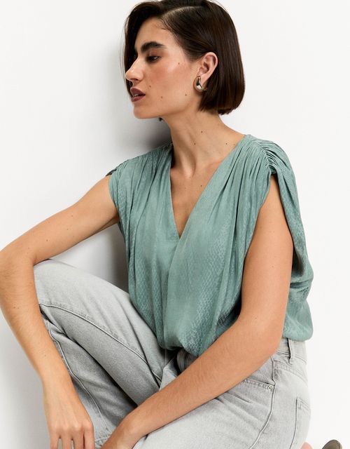 Blusa decote v