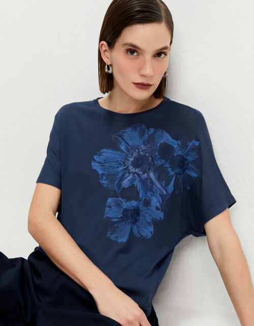 T-shirt flor bordada