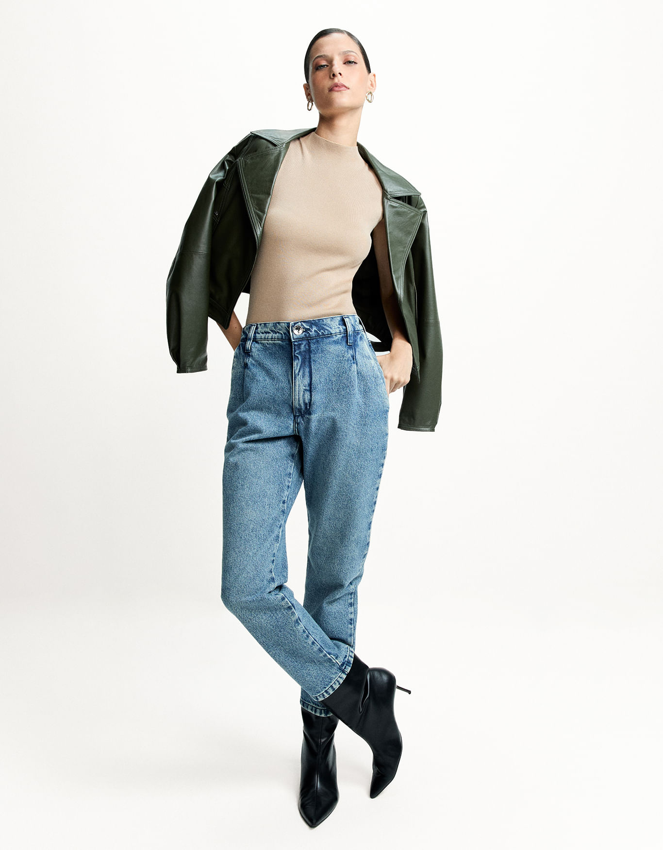 Calça jeans slim elástico cós