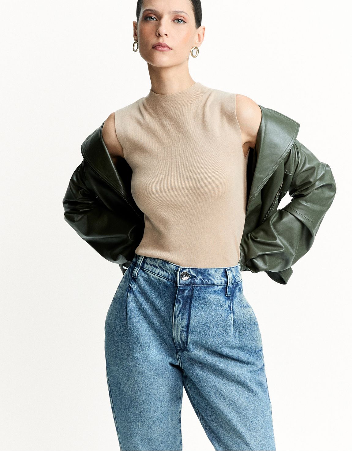 Calça jeans slim elástico cós