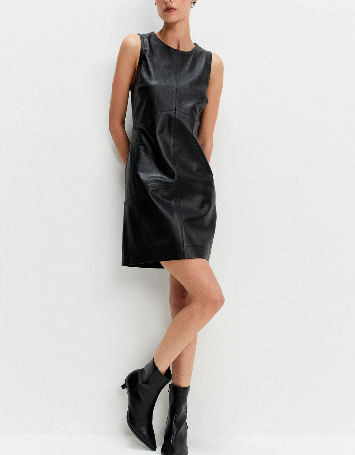 Vestido curto couro