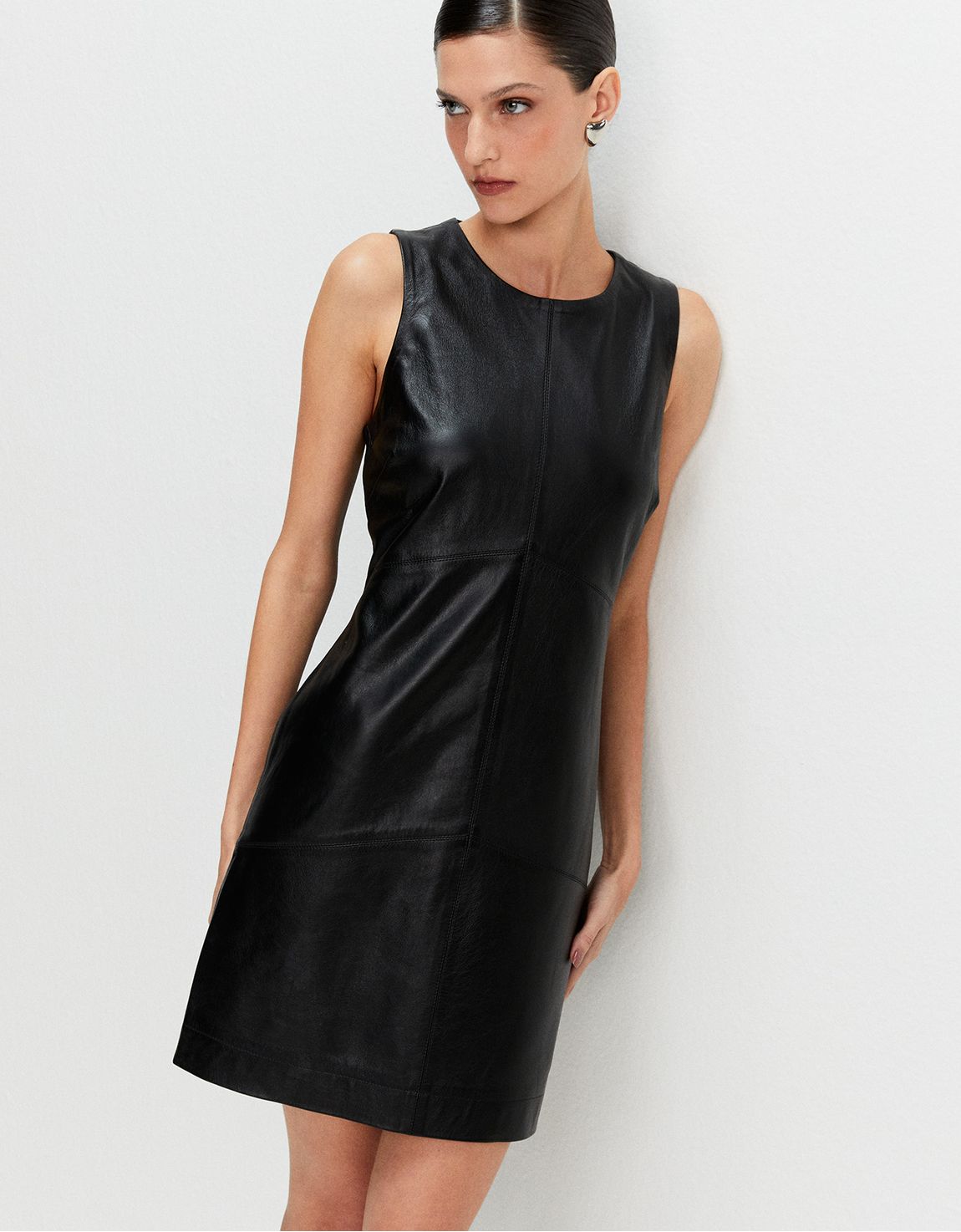 Vestido curto couro