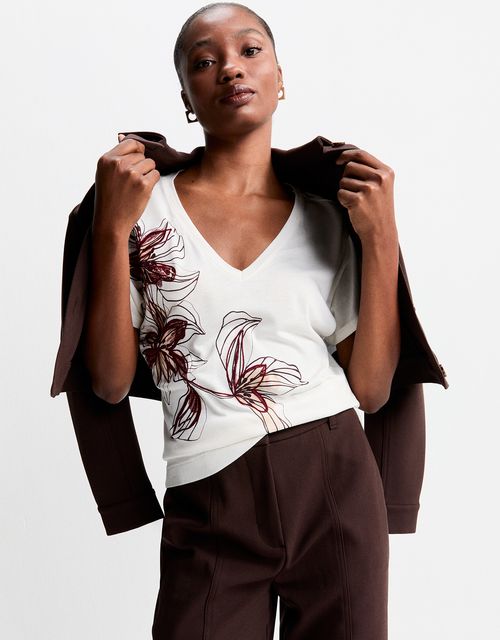 T-shirt flor lateral bordado