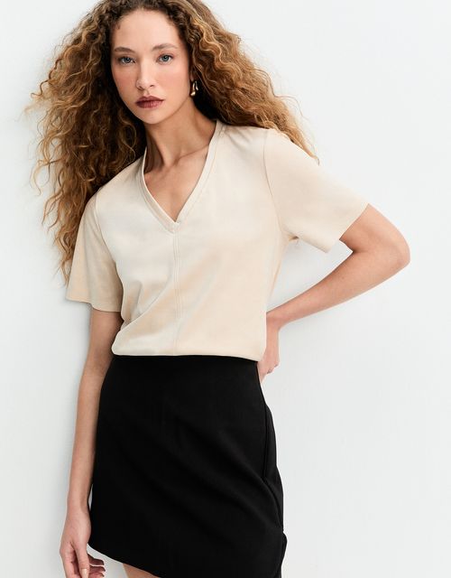 T-shirt suede decote v