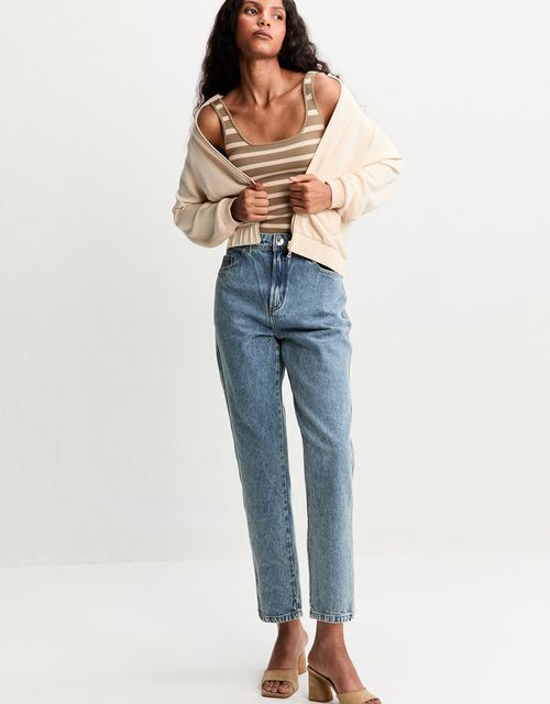 Calça jeans mom pesponto triplo