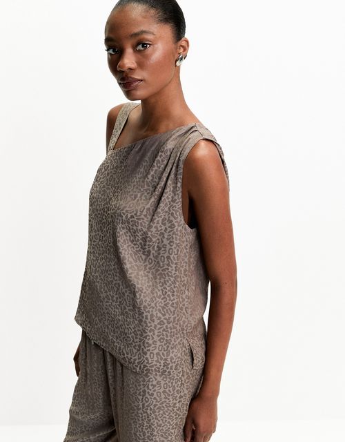 Blusa pregas ombro
