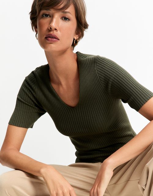 Blusa tricot canelada decote v