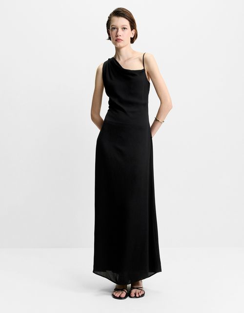 Vestido decote assimétrico