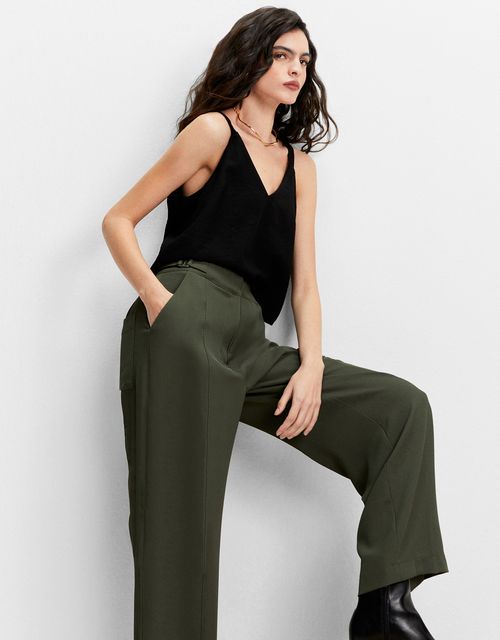 Calça reta detalhe cós