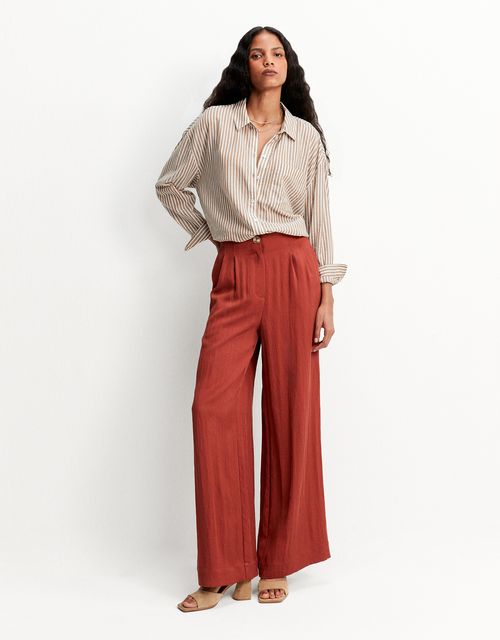 Calça reta pregas