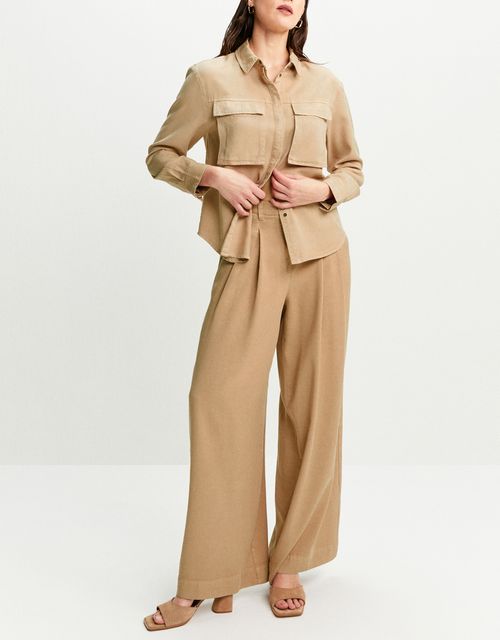 Calça pantalona com pregas liocel