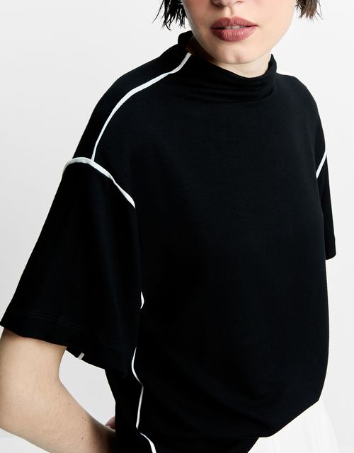 Blusa malha detalhe contraste