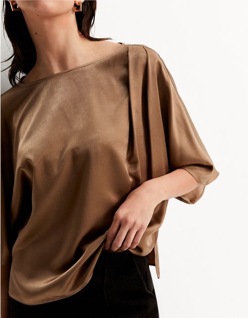 Blusa ampla pregas ombro