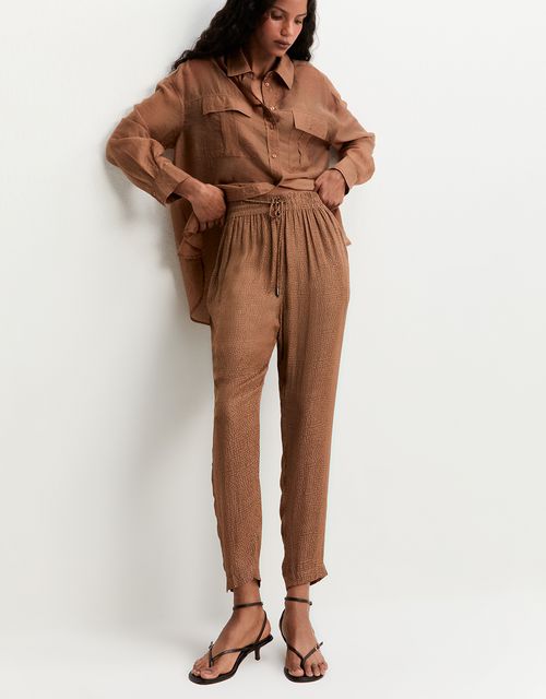 Calça slim amarração