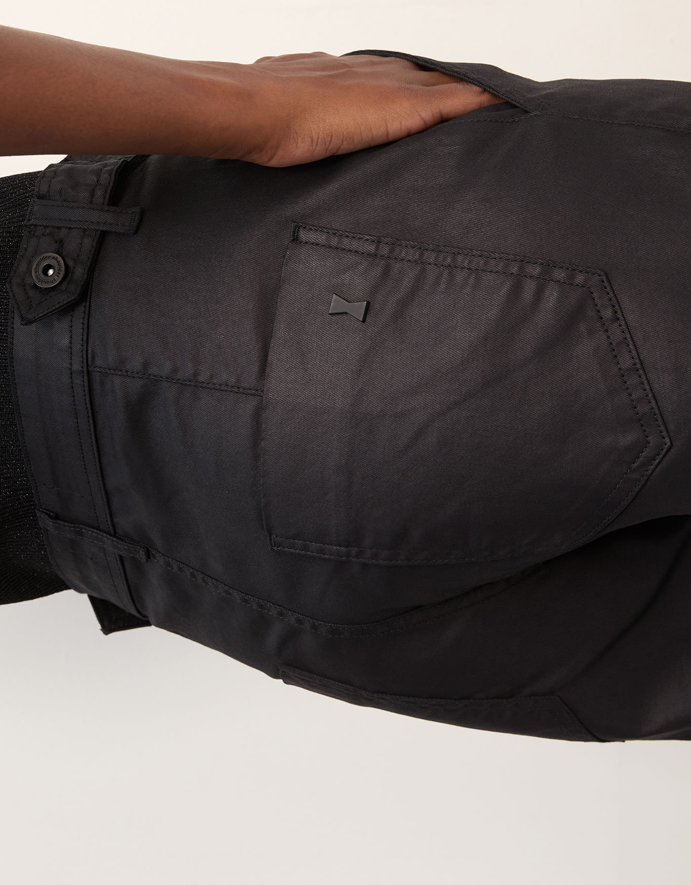 Calça wide resinada