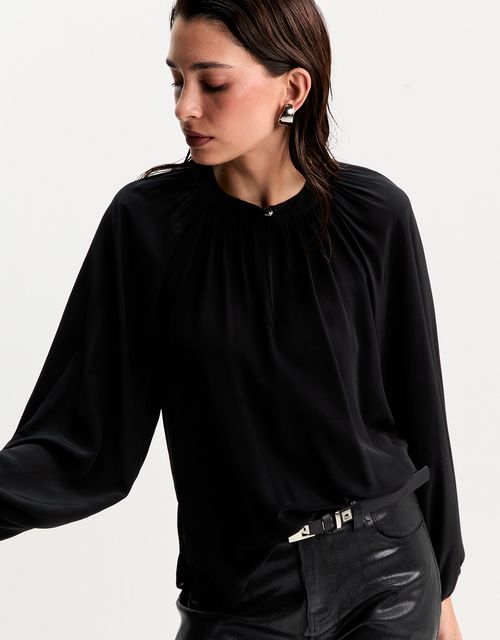 Blusa ampla gola alta