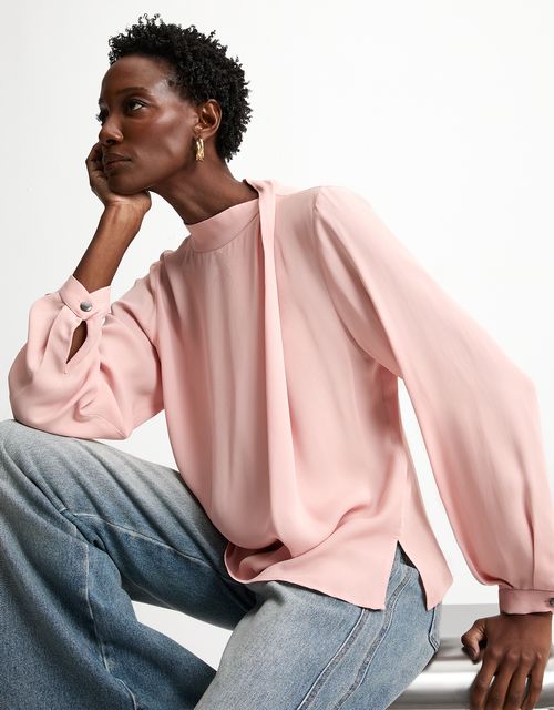 Blusa detalhe prega gola