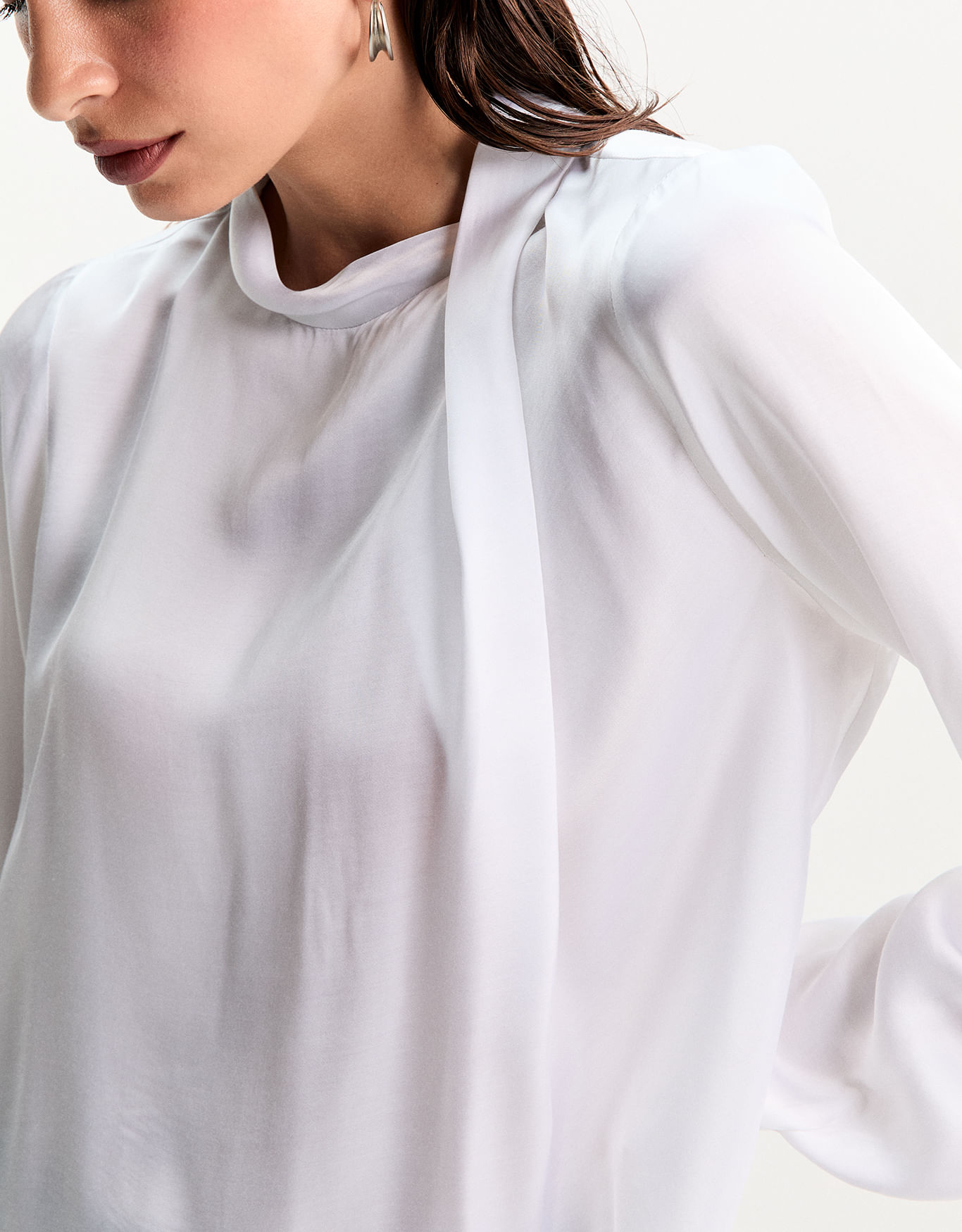 Blusa detalhe gola offwhite