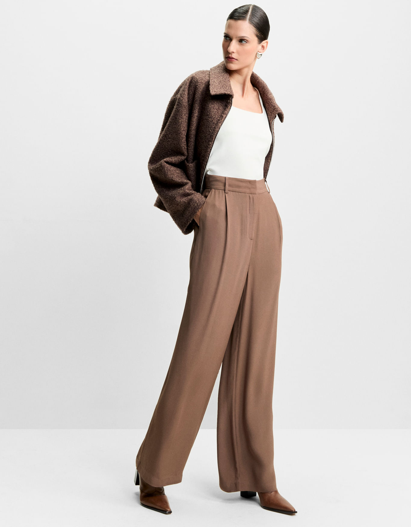 Calça alfaiatada pregas