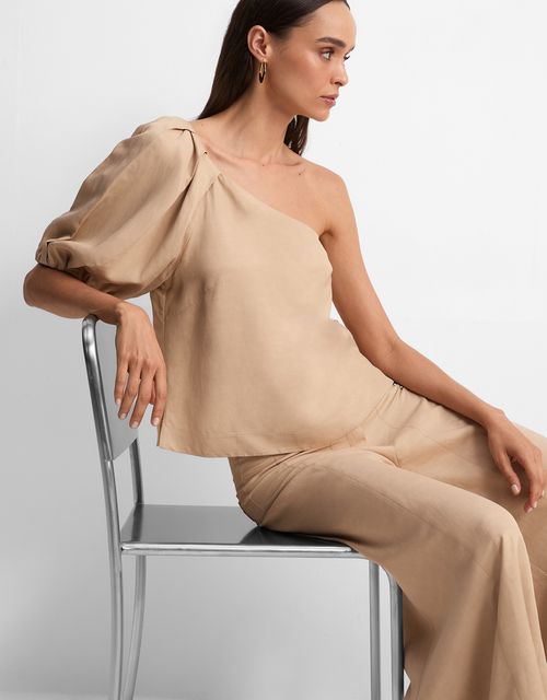 Blusa pregas assimétrica