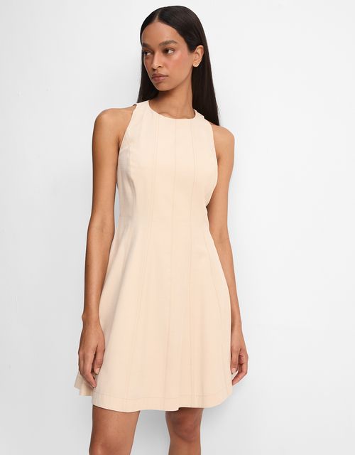 Vestido recortes curto