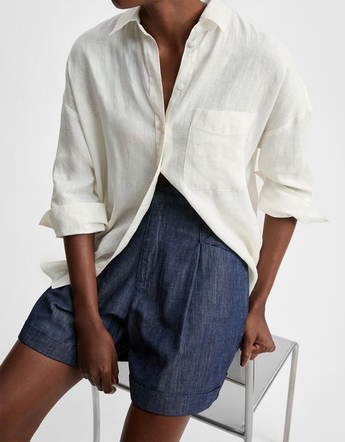 Shorts com pregas