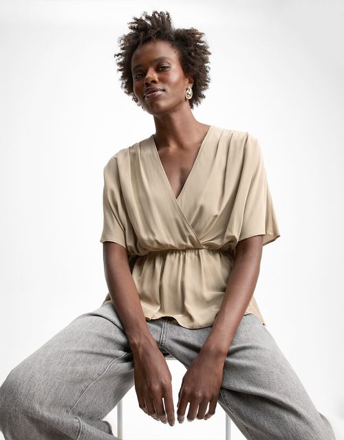 Blusa ampla com amarração