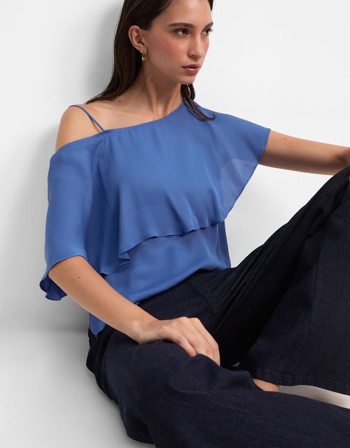 Blusa decote assimétrico